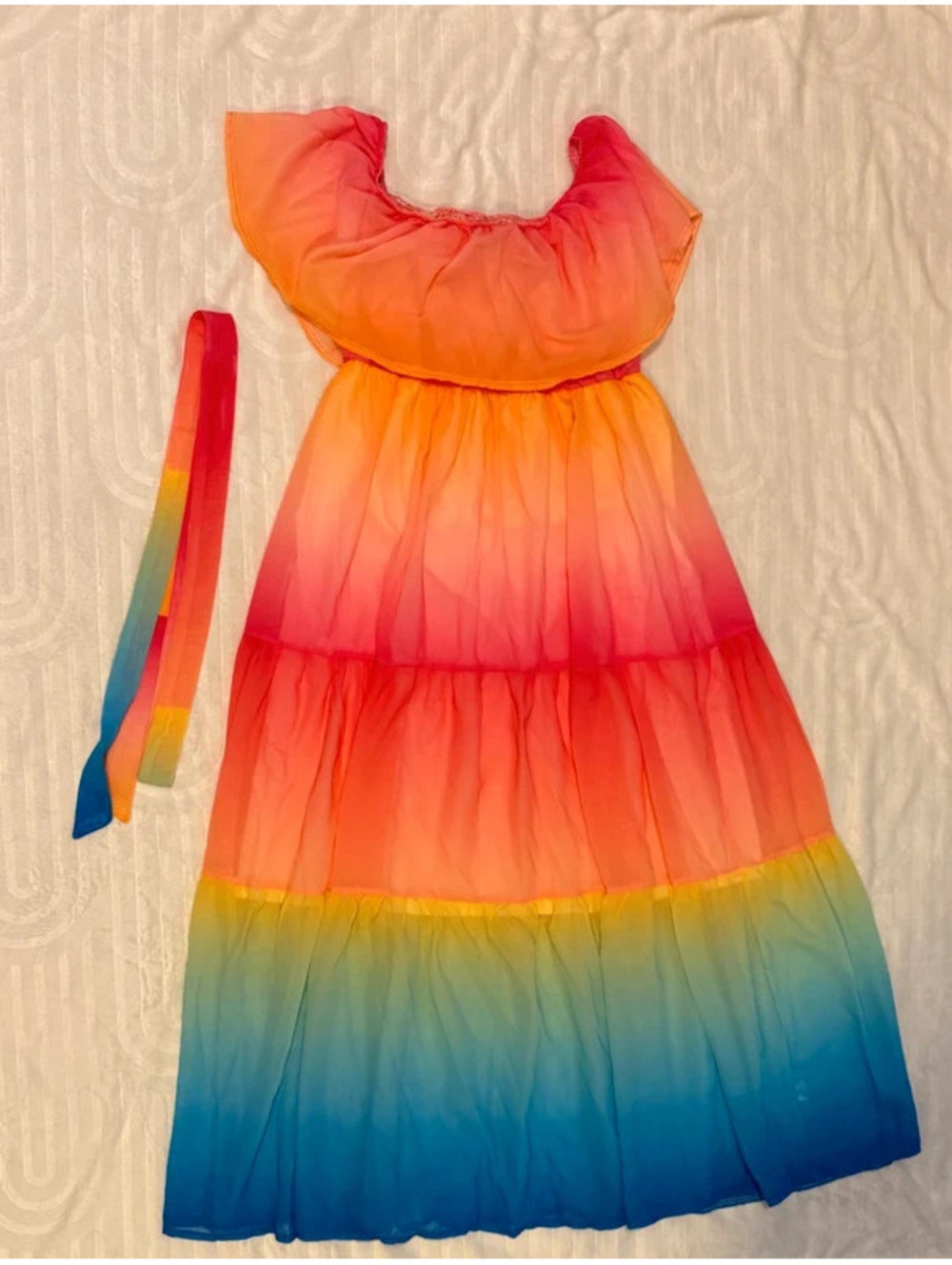 Vestido midi off-shoulder degradado arcoíris rosa/naranja/azul con lazo